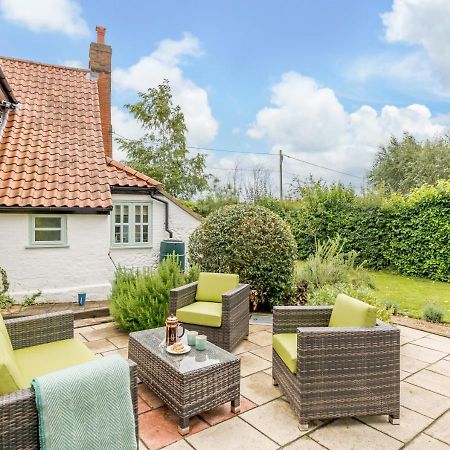 Wisteria Cottage Snape  Exterior photo