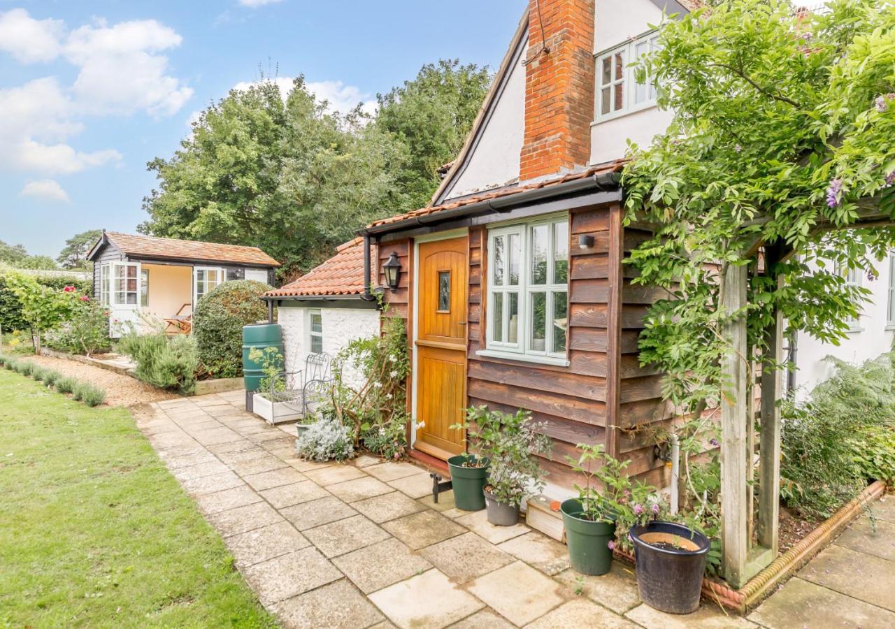 Wisteria Cottage Snape  Exterior photo